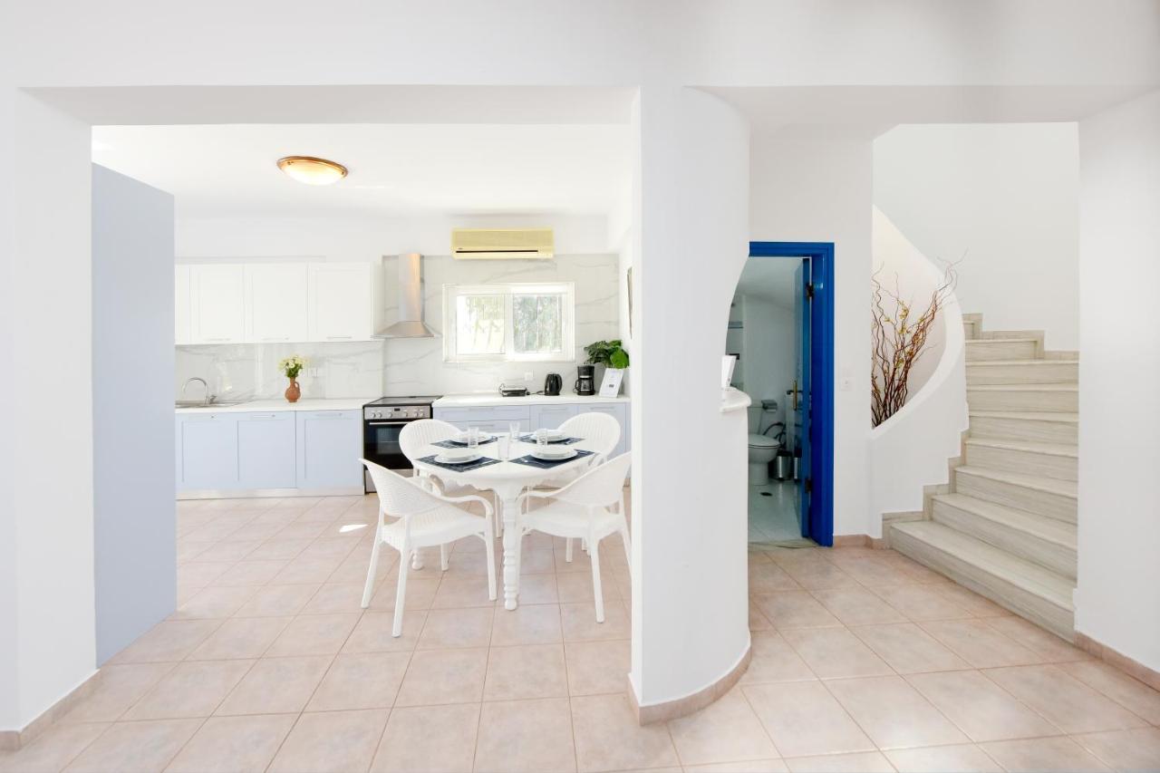 Villa Irilena - 4Bdr Beach House ゲンナジー エクステリア 写真