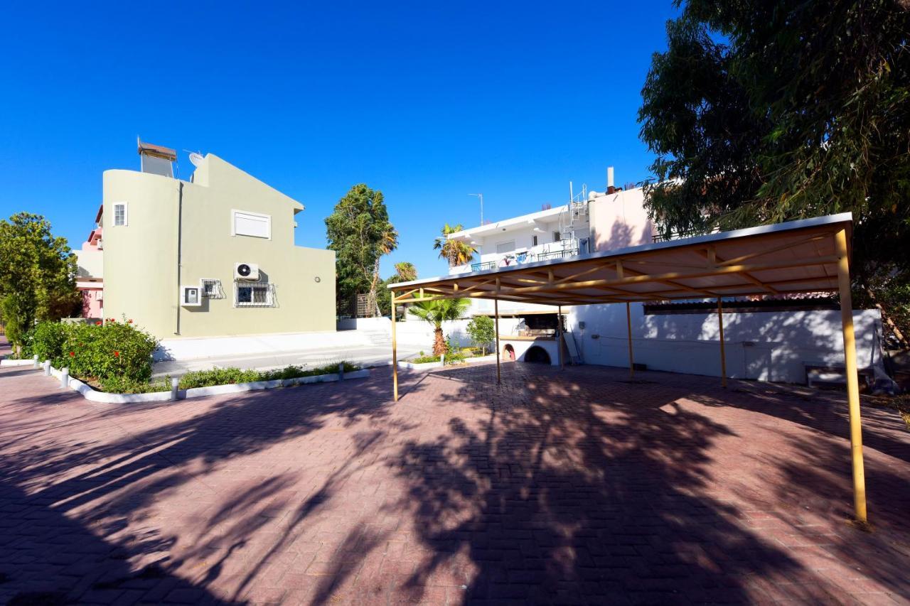 Villa Irilena - 4Bdr Beach House ゲンナジー エクステリア 写真