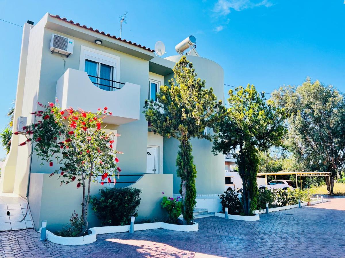 Villa Irilena - 4Bdr Beach House ゲンナジー エクステリア 写真